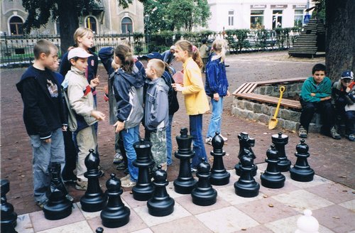 Gruppe einigt sich auf einen Zug im Hort der 35. Grundschule Dresden - 27.10.2004