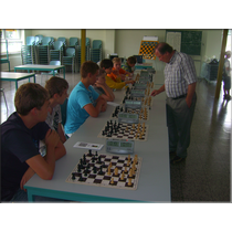 Walter Heimann beim Simultanturnier im Rahmenprogramm des Schachfestes am 4.8.2010